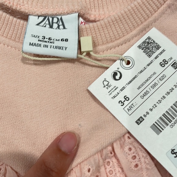 NWT Zara Baby Swiss Embroidered Ruffle Sweater size 3-6 months - Picture 4 of 6